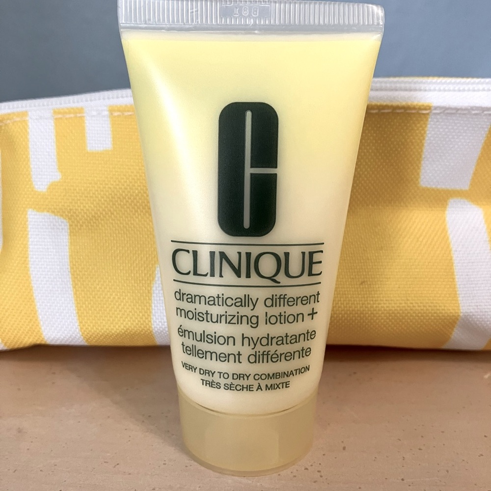 Clinique Dramatically Different Moisturizing Lotion+ - Creamy Yellow